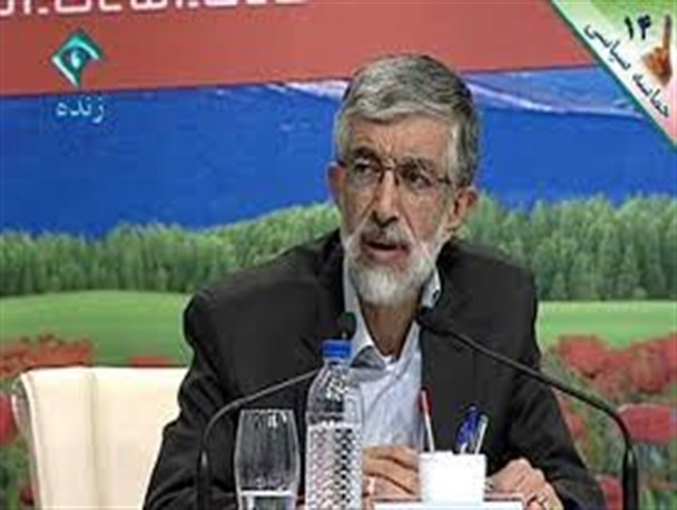 سبک زندگی اسلامی لازمه تحقق اقتصاد مقاومتی است/ برخی در گوشه و کنار به دشمن پیام همراهی می دهند