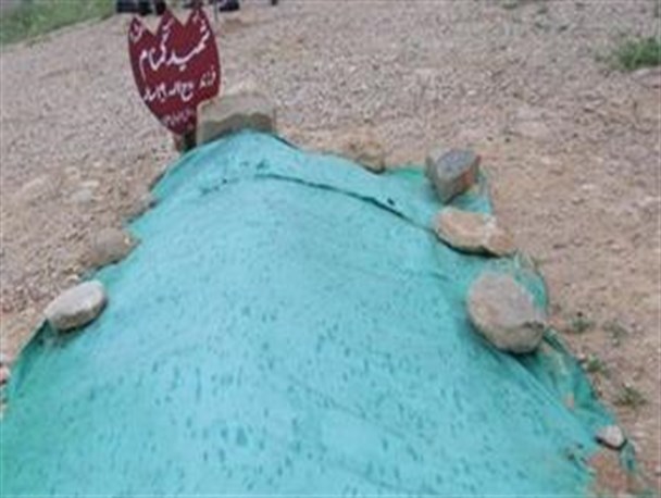 نام ها در مراسم شهدای گمنام اندیکا حضور نداشتند/نه سنگ قبر نه جاده، شهدای گمنام در اندیکا مظلوم اند+عکس