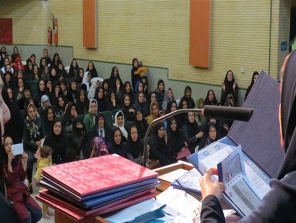 مراسم روز مادر در تالار فرهنگسرای ارشاد کامیاران برگزار شد