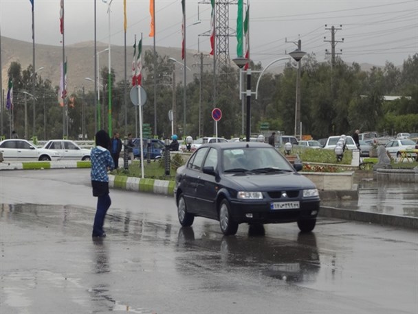 بارش باران درگچساران آغاز شد