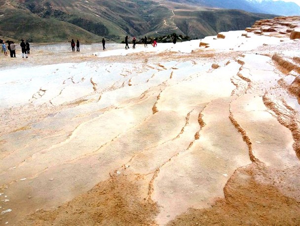 حضور طبیعت دوستان محمودآباد در چشمه بادب سورت مازندران