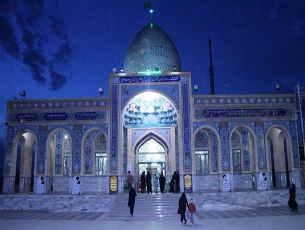 غبارروبی ضریح مطهر امامزادگان محمد بن جعفر(ع) و محمدبن زید(ع) آزادشهر+تصاویر