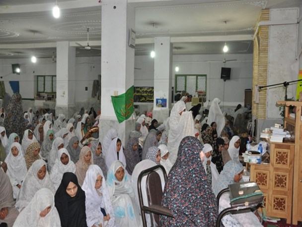 بیش از یک هزارو  ۴۹۰  معتکف در مراسم اعتکاف رودان شرکت کردند+تصویر