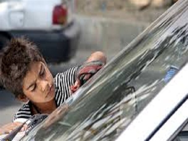 قریب ۱۷۰ کودک کار در خیابان های یزد به زندگیشان چوب حراج می زنند