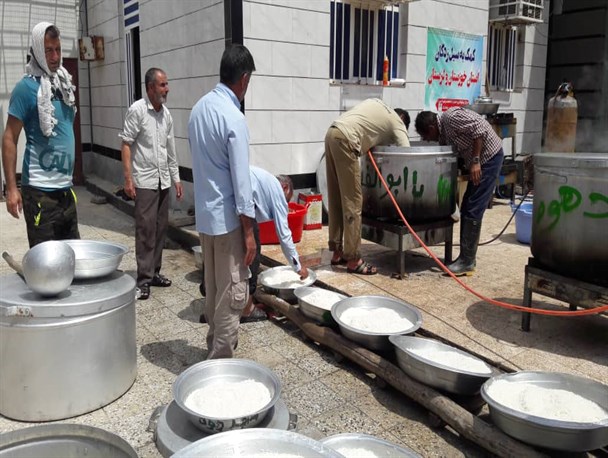 خدمات‌رسانی موکب شهدای خیرآباد گچساران در مناطق سیل‌زده خوزستان+تصاویر