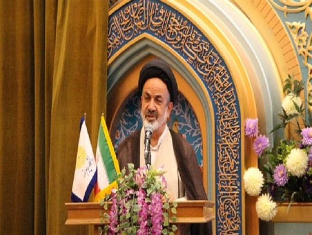 قرائت قرآن در خانه نور الهی را وارد آن خانه ها می کند/ قرائت قرآن باید همراه با تدبر در آیات باشد