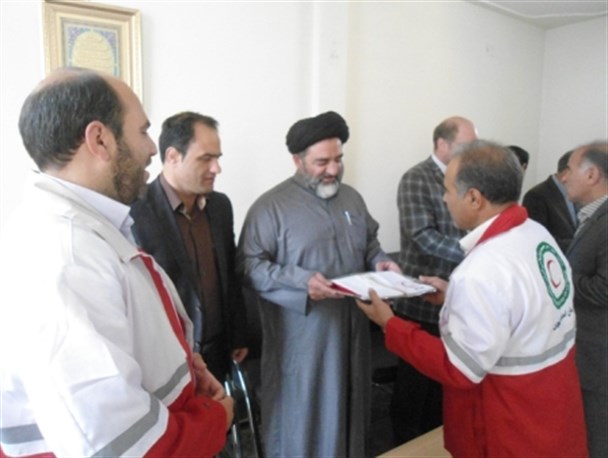 دیدار کارکنان و اعضای هلال احمراسلام آبادغرب با امام جمعه شهرستان/اهدای خون اعضای هلال احمر +عکس