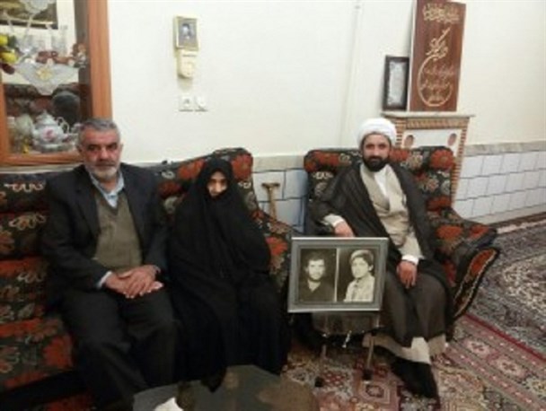 حضور امام جمعه شهرستان در منزل مادر دو شهید و دو جانباز