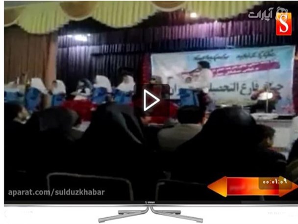 رقص و پایکوبی در مراسم فارغ التحصیلی نوآموزان دختر و پسر در نقده