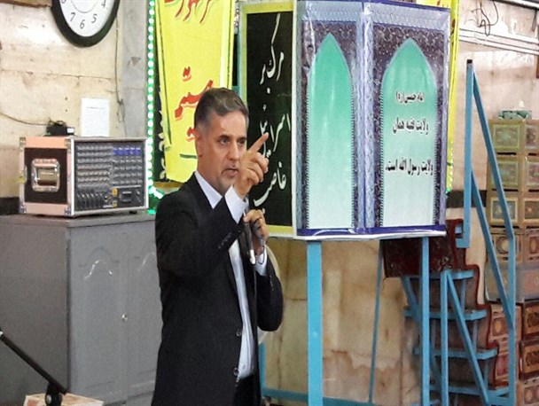 تمام اعضای خانواده یکی از وزرا در اروپا زندگی می کنند/ ساعت کار دولت یازدهم ۹ الی ۱۲ ظهر است