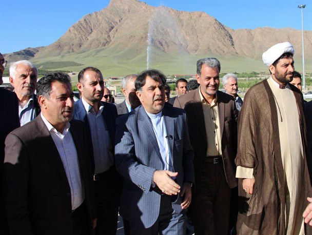 وزیر راه برای افتتاح ایستگاه راه آهن فیروزان از ملایر عبور کرد