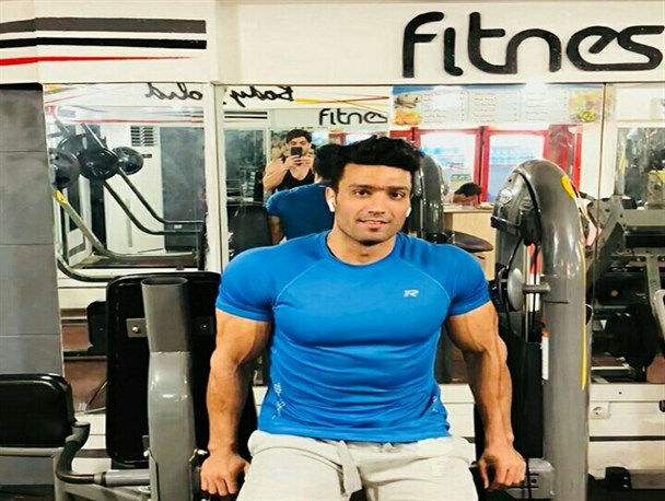 مقام های جهانی هم چشم مسئولان را باز نکرد/ قهرمان پرورش اندام جهان: با هزینه شخصی در مسابقات حرفه ای شرکت می کنیم