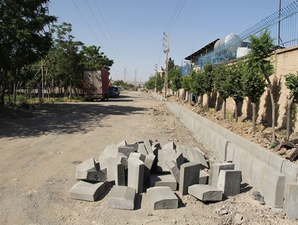 طرح مناسب سازی معبر ورودی منطقه صنعتی احمدآباد آغاز شد