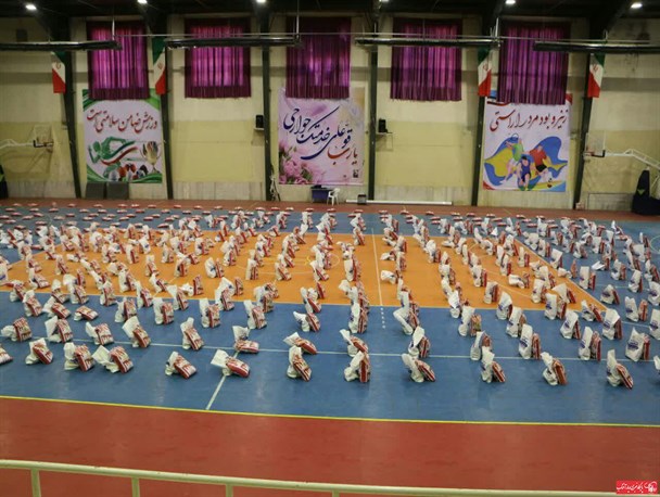 توزیع ۵۰۰ بسته معیشتی در طرح احسان دانشجویی در اراک/ دانشجویان نیازمند، جامعه هدف کمک ها هستند