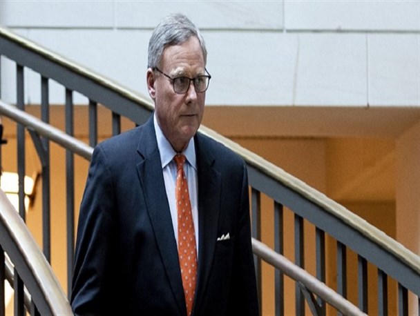 رئیس کمیته اطلاعاتی سنای آمریکا استعفا داد