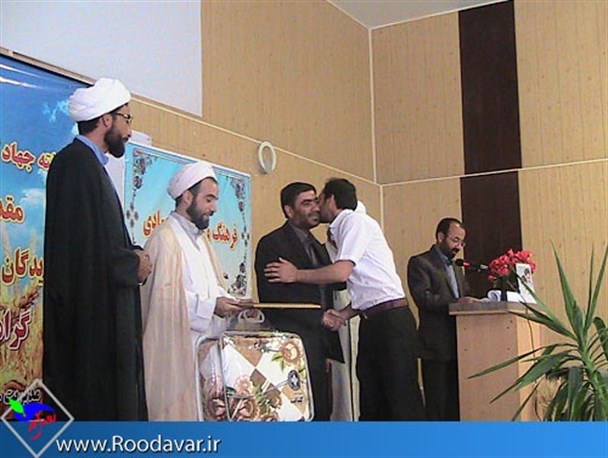 ۲۶ کشاورز نمونه استانی و شهرستانی، تویسرکان تجلیل شدند