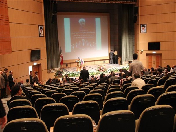 جشن مشترک اعتدال و اصلاحات آذربایجان غربی سالن 400 نفری را پر نکرد+ تصاویر