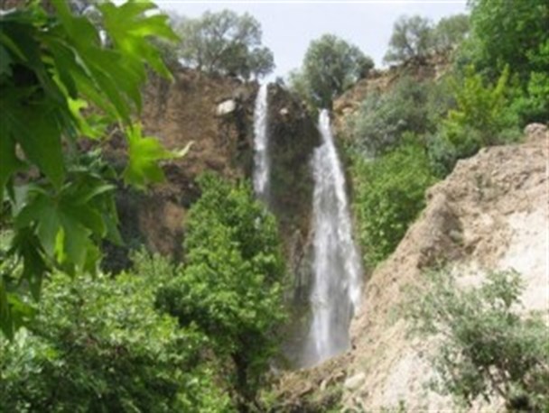 آبشار شیوند طبیعتی ناب برای تفریح در فصل گرما/تصاویر
