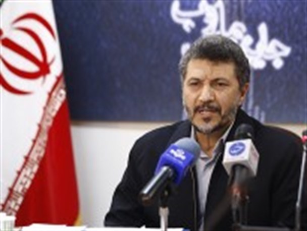 گره زدن همه چیز به تحریم ها ناشی از یک تفکر لیبرالیستی است/ دولت در موضوع تحریم ها آدرس غلط به مردم داده است