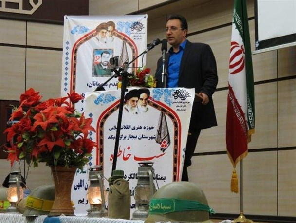 مراسم شب شعر و خاطره دفاع مقدس ویژه شهید معظم سرتیپ محمود امان اللهی در بیجار به روایت تصویر
