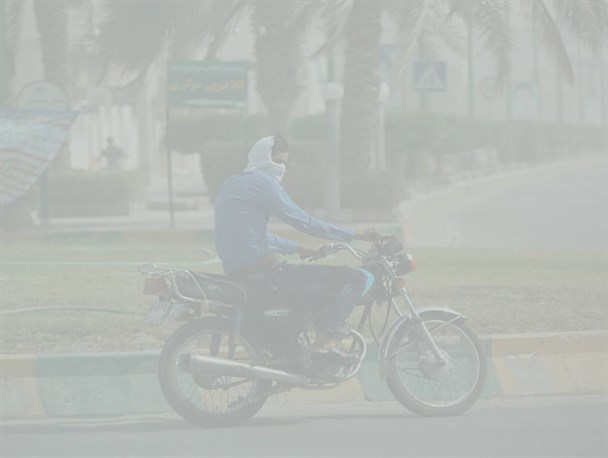 غرب هرمزگان غرق در گرد و خاک+ تصاویر