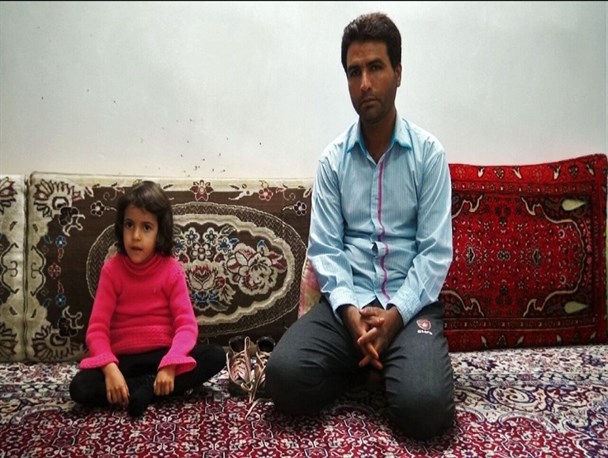 فاطمه،کودک 5 ساله ای که از بیماری فلج مغزی رنج می‌برد/ وقتی فقر اجازه راه رفتن نمی‌دهد