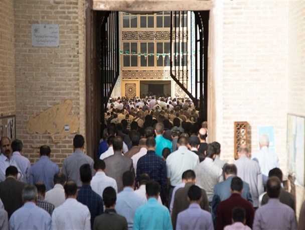 نماز عید بندگی در مسجد ملااسماعیل یزد به روایت تصویر