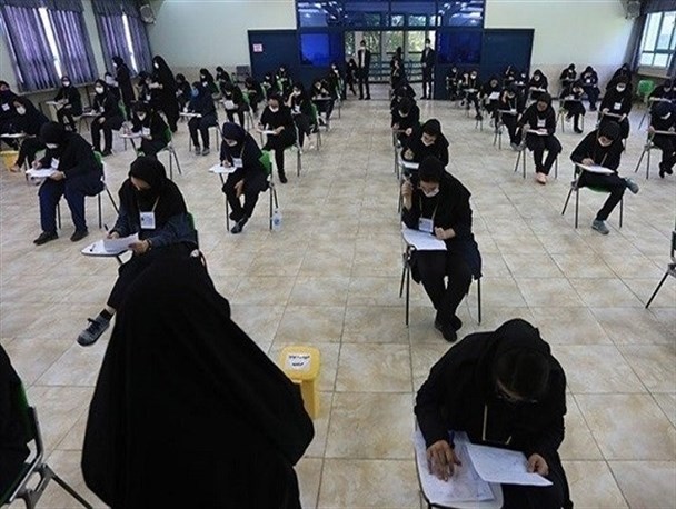 دانشجویان دانشگاه آزاد زاهدان خواستار برگزاری مجازی امتحانات هستند/ کرونایی ها به دانشگاه نیایند