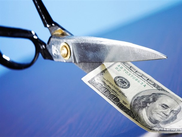 رانت و فساد ارز ۴۲۰۰ تومانی تولید را به‌شدت تضعیف می‌کرد/ سرکوب قیمت با حذف ارز ترجیحی از میان می‌رود