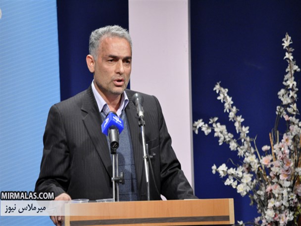 کار صرفا پشتِ میز اداری نشستن نیست/ اقتصاد مقاومتی در دستور کار صداوسیمای لرستان قرار دارد
