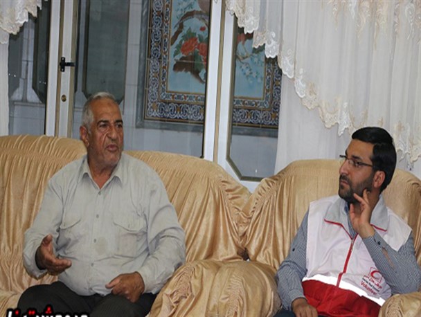 دیدار امام جمعه و اعضای خانه هلال بخش سیدان با خانواده شهید قاسم سجادیان