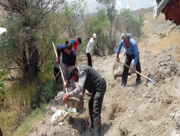 احیای کار کشاورزی با انتقال آب به مزارع روستای سهند علیا + تصاویر