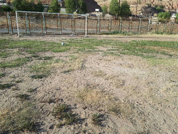 زمین استادیوم شهید بهزادنیا کیفیت مرغوبی ندارد و قابل استفاده نیست