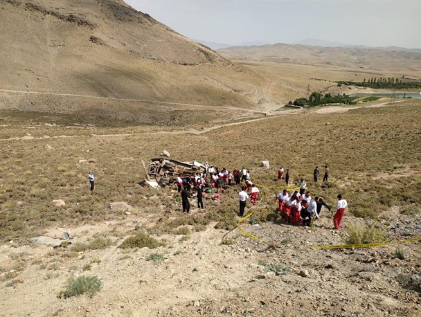 سقوط مینی‎بوس در دره 13 کشته و 9 مصدوم بر جای گذاشت + تصاویر