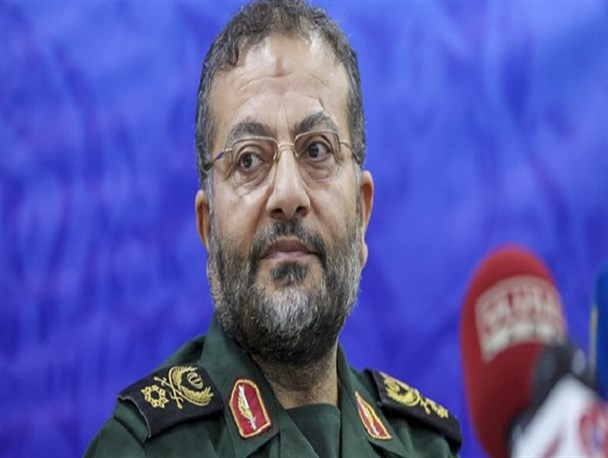 جلوی تبلیغ جمهوری اسلامی قلابی می ایستیم