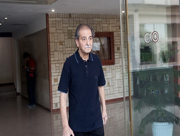 عکس یادگاری مرحوم شنگله در کنار مشایخی، کشاورز و نصیریان در لباس نظامی+ عکس