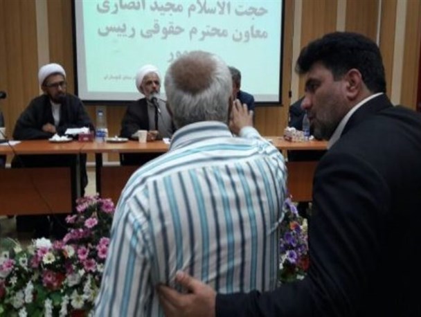 ماجرای اعتراض جانباز گچسارانی به معاون رئیس جمهور+تصاویر