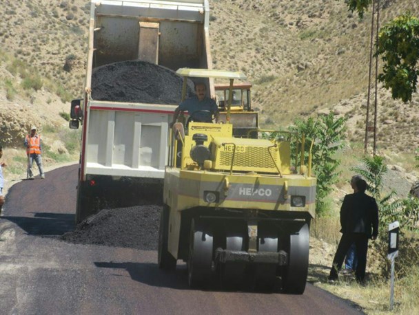 عملیات آسفالت راه روستایی بردر باجگیران آغاز شد