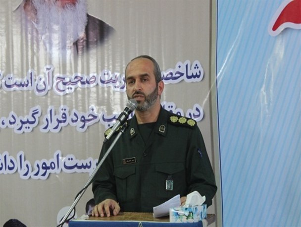 برخی با لبخند دشمن فریب می‌خورند/ دشمن می‌خواهد اراده و هویت‌مان را بگیرد