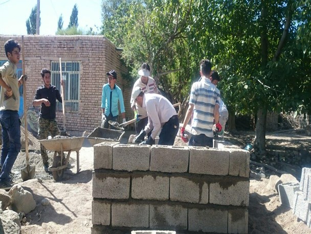 دست نوازش جهادگران رابری بر سر محرومان بهزیستی + تصاویر