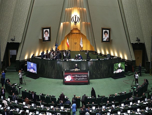 نماینده اردبیل در جلسه رای اعتماد دولت هم تاخیر کرد!