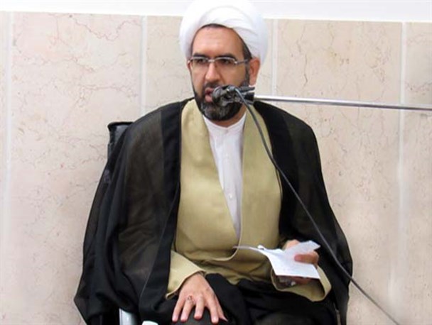 مهریز را با شهدا معرفی کنید/نصب تابلوی چهره 313 شهید مهریز در حاشیه جاده سنتو