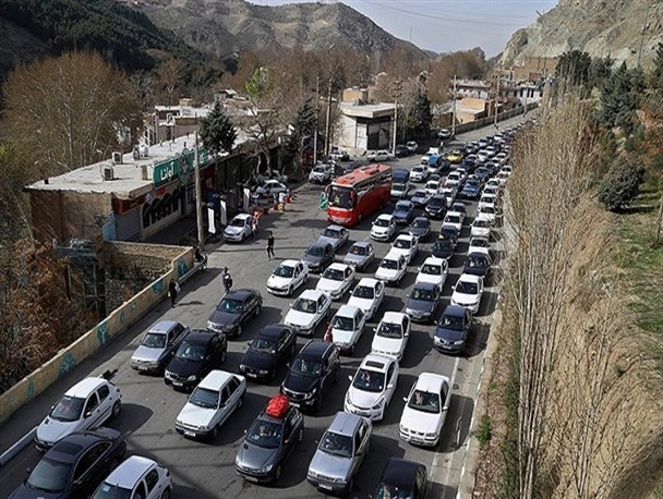 ترافیک سنگین در محورهای شمالی کشور/ محور کرج -چالوس مسدود است