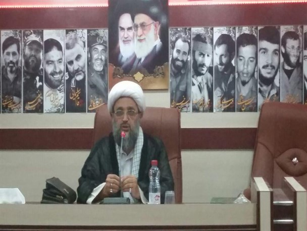 برخی در لباس پیغمبر سخن از سازش با استکبار می‌زنند/ طیف شیرازی ها ایجاد اختلاف بین شیعه و سنی را تشدید می کنند