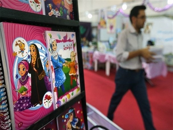 طرح نظارت بر بازار نوشت‌ افزار در خلیل آباد کلید خورد/ ممنوعیت فروش نوشت افزار منقوش به تصاویر غیراخلاقی و ضد ارزشی
