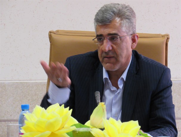 انتقاد فرماندار اردستان از واگذاری سالن ورزشی ارشاد جهت نمایشگاه پاییزه