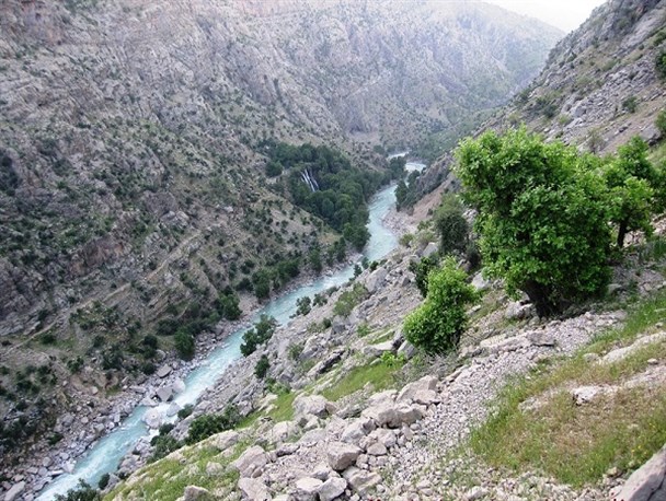 معرفی روستای زیبای کیارس در دامنه زردکوه بختیاری