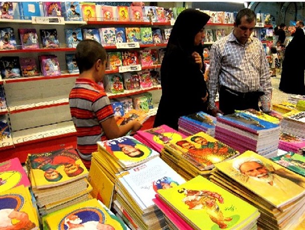 «ایران نوشت» به فرداهای روشن می اندیشد/ شوق دانش آموزان برای حمایت از تولید ملی/ تمدید بازدید از نمایشگاه تا نهم مهرماه+ تصاویر