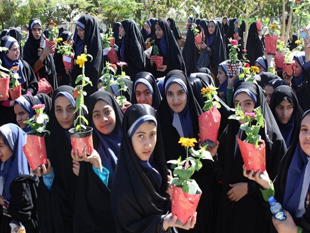 دختران نوجوان اصفهانی راهی قم و جمکران می شوند