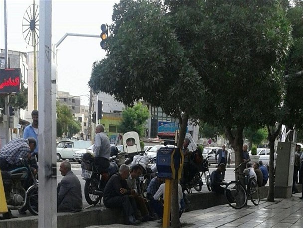 سامانی برای کارگران ساختمانی زنجان نیست / مکانی برای ساماندهی کارگران یا دکانی برای کسب درآمد بخش خصوصی!!!!